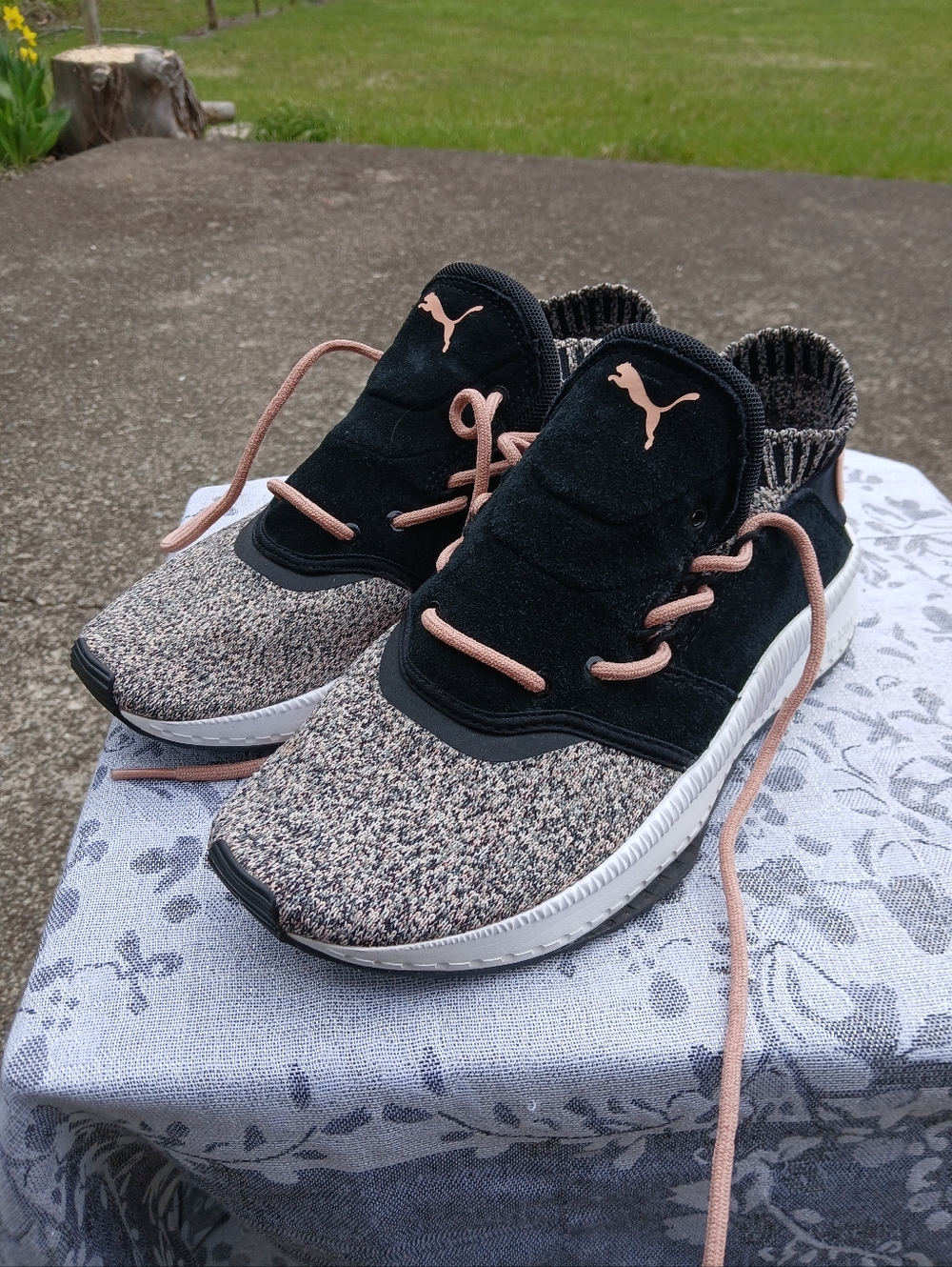 Puma Women's Size 8.5 Black and Blush Knit Trainers